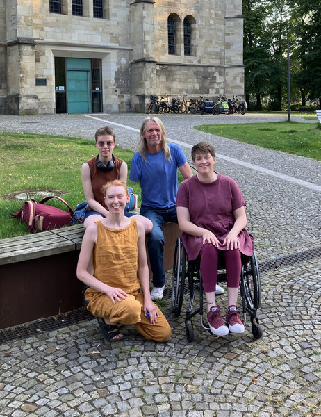 Milena Wolf und Andreas Tintrup mit den Schauspielerinnen von Darlyn & Co und Mimbre beim Dülmener Sommer