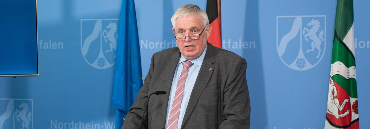 Das Bild zeigt den NRW-Sozialminister Karl-Josef Laumann