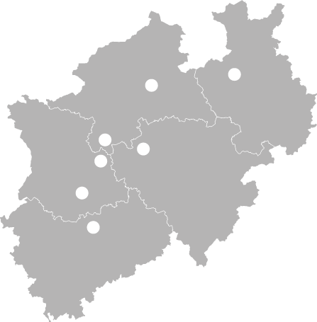 Karte des Bundeslandes Nordrhein-Westfalen. Hervorgehoben sind alle Regierungsbezirke und die Standorte der KSL-NRW