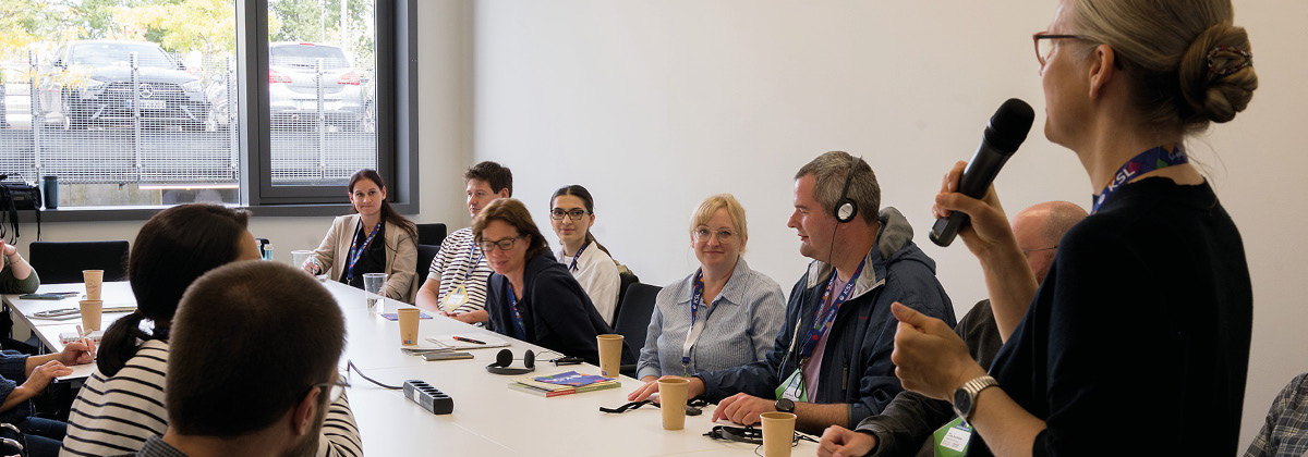 Bild vom Vortrag der mit Annika Nietzio von der Agentur Barrierefrei