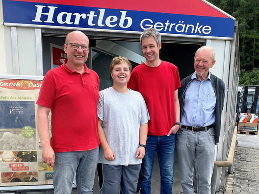 Das Bild zeigt vier Personen. Dies sind von links René Telke, Marc Rediker, Rafael Blume und Heinz Arenhövel.