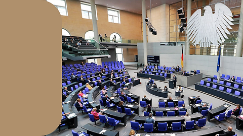 Ein Blick von oben in den Deutschen Bundestag.