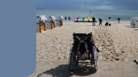 Rollstuhl am Strand ©pixabay