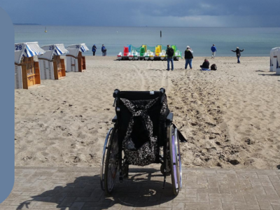 Rollstuhl am Strand ©pixabay