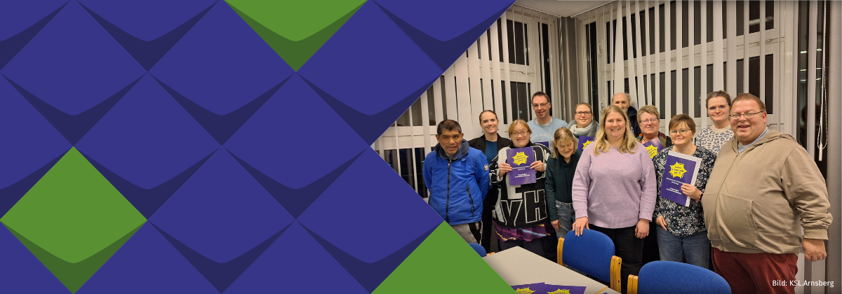 Das Bild zeigt die Gruppe Wir sind's - die Dortmunder Inklusionsoffensive und Maren Zebrowski vom KSL Arnsberg.