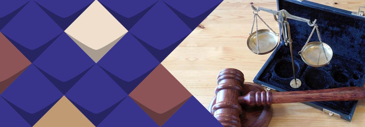 Symbolbild Hammer und Waage