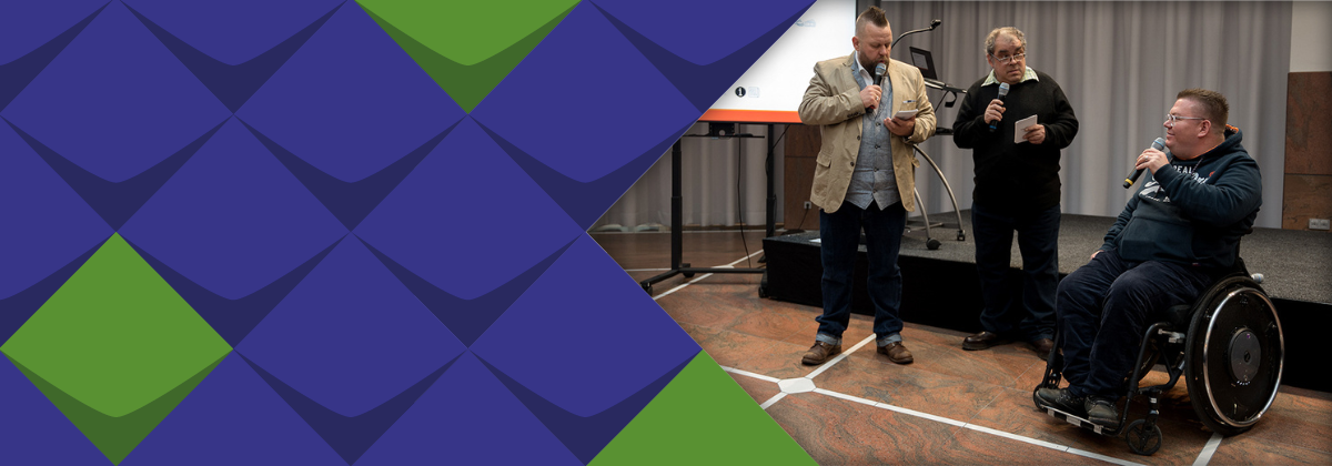 Moderatoren Andreas Nitsche und Jürgen Zart mit Sebastian Lamprecht, der einen Erfahrungsbericht zum Thema Mobilität lieferte