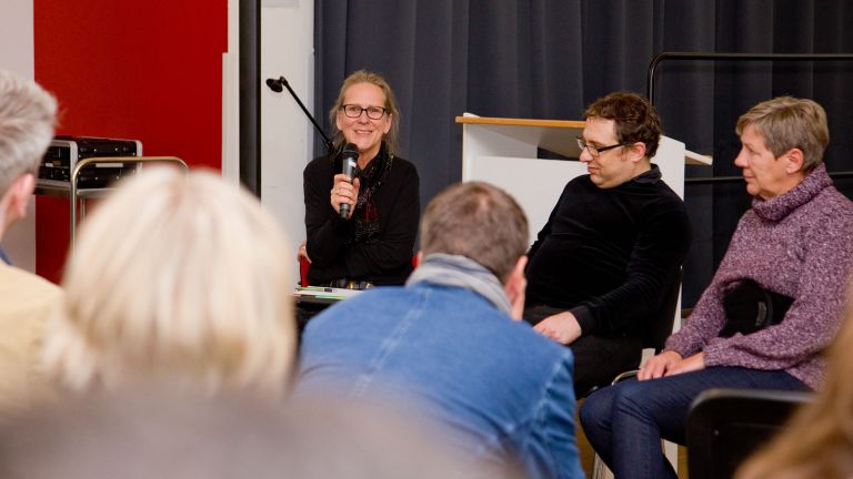 Martina Siehoff, Manuel Salomon und Regine Bewer (im Bild von links nach rechts) berichteten von ihren Erfahrungen.