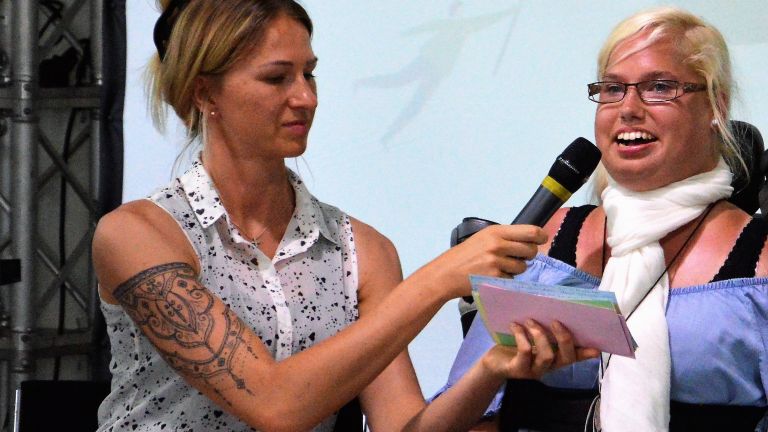 Nicole Andres (im Bild rechts)