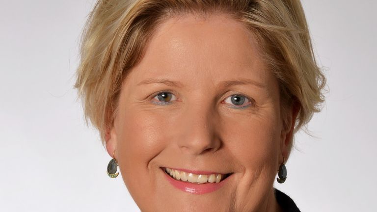 Das Foto zeigt ein Porträt von Claudia Middendorf.