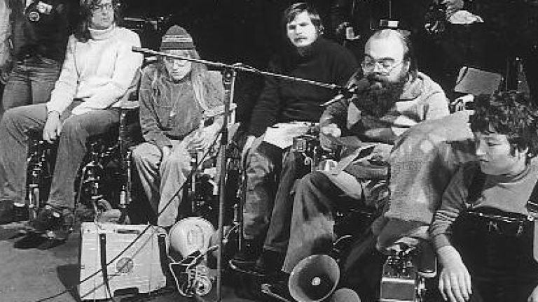 Das Foto zeigt Gusti Steiner bei der Bühnenbesetzung in der Dortmunder Westfalenhalle im Jahre 1981.