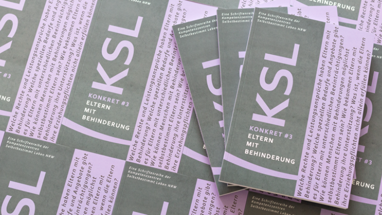 Titelseite der Broschüre mit dem Titel Eltern mit Behinderung