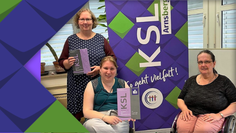 Das Foto zeigt von links Dr. Monika Rosenbaum (stehend), Maren Grübnau und Christiane Rischer.