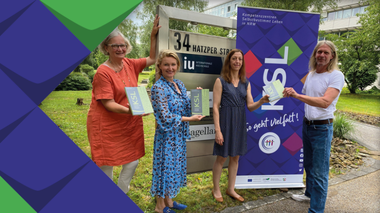 Auf dem Foto stehen vier Personen nebeneinander. Das sind von links Iris Colsman, Leiterin KSL Düsseldorf, Alexandra Janaszek, Leiterin KSL für Menschen mit Sinnesbehinderungen, Dr. Gwendolin Bartz, Professorin für Heilpädagogik und Inklusionspädagogik an der IU,und Andreas Tintrup, Leiter KSL Arnsberg. 