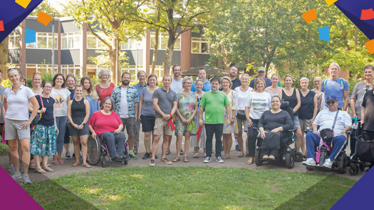 Ein Gruppenfoto der Mitarbeiter*innen der KSL.