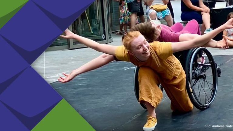 Das Bild zeigt das Theaterstück "Look Mum, no hands" von Daryl & Co und Mimbre beim Dülmener Sommer