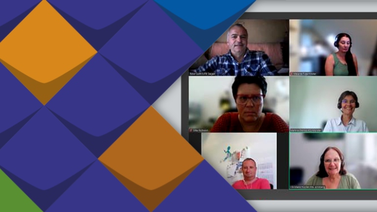 Teilnehmende der Zoom-Konferenz an ihren Monitoren