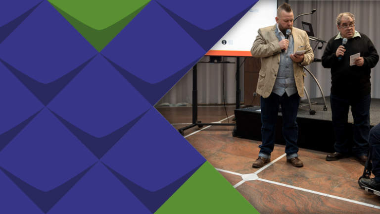 Moderatoren Andreas Nitsche und Jürgen Zart mit Sebastian Lamprecht, der einen Erfahrungsbericht zum Thema Mobilität lieferte